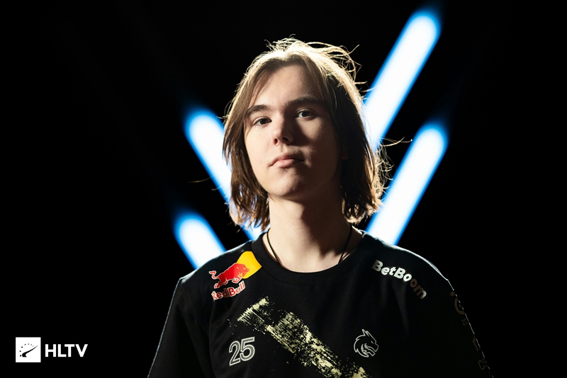 JDG Club 发送新年祝福：金蛇带来祝福，家庭和谐，繁荣富强，财富滚滚而来！