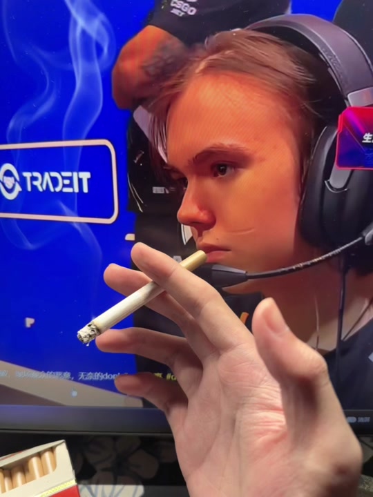 该死！ Linfeng + Starry 联手击败了 Team Puff 在 Oh My God 。