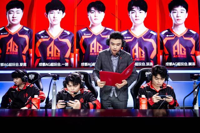 JIEJIE Lillia的古代 Dragon 混战难以逆转，JKL Jhin的800攻击团战收割 Top Esports 并获得比赛点