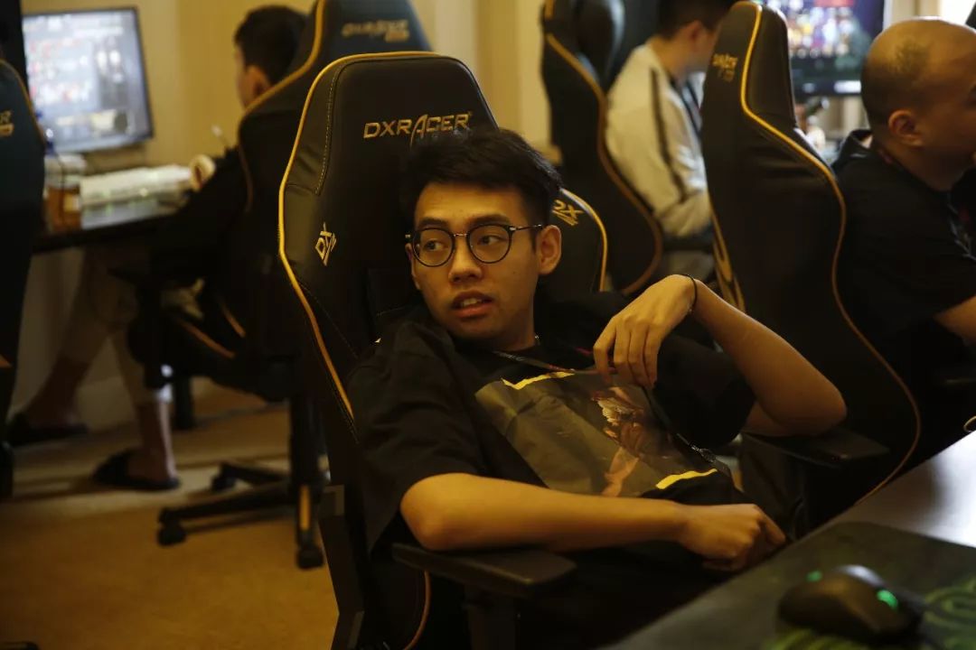 保底四强仍在延续！T1成功横扫TES进入S14全球总决赛半决赛