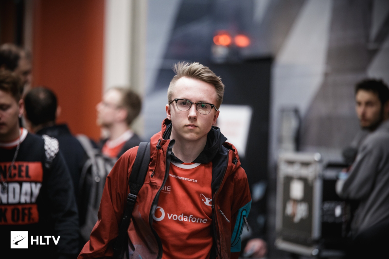 Zeus 似乎也表现不佳？ Chovy 的 Skyfire 燃烧了 Hanwha Life Esports Generation Gaming 并取得领先