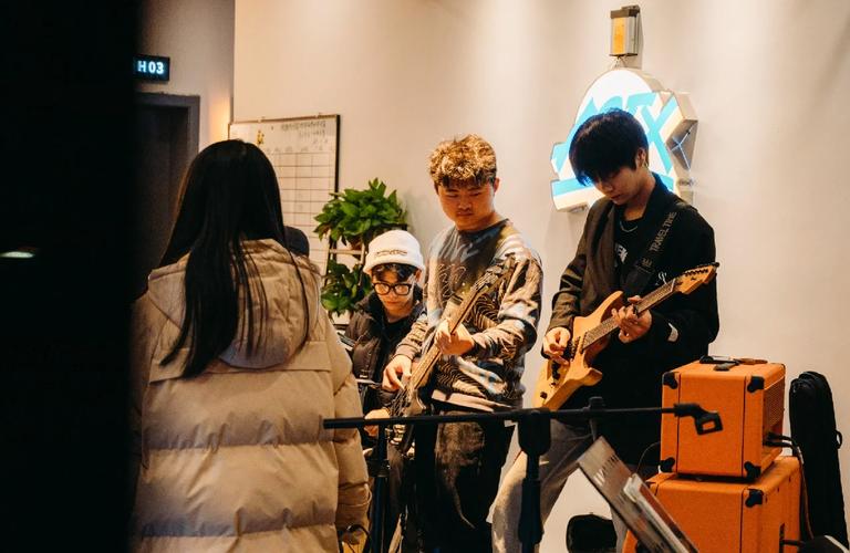 官方：哔哩哔哩将直播整个2025 LPL 赛事！