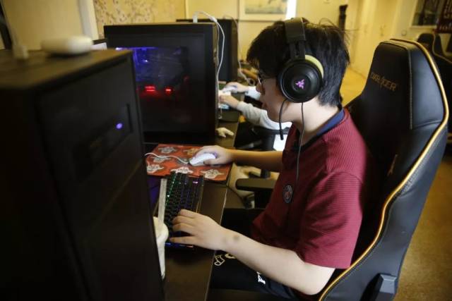 【前瞻】2025LPL春季赛 FPX vs WE，WE后劲不足FPX能否抓住机会