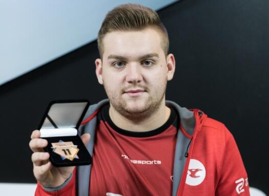 资讯【吃鸡往事】123 一辆车耍得虎虎生风