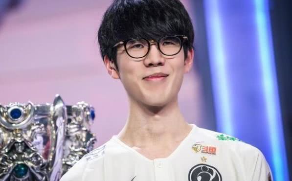 LPL转会资讯：LGD大量选手离队，他们连首发都凑不齐了