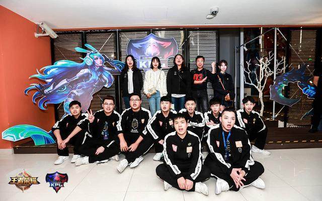 LNG官方庆祝Hang选手征战LPL四周年
